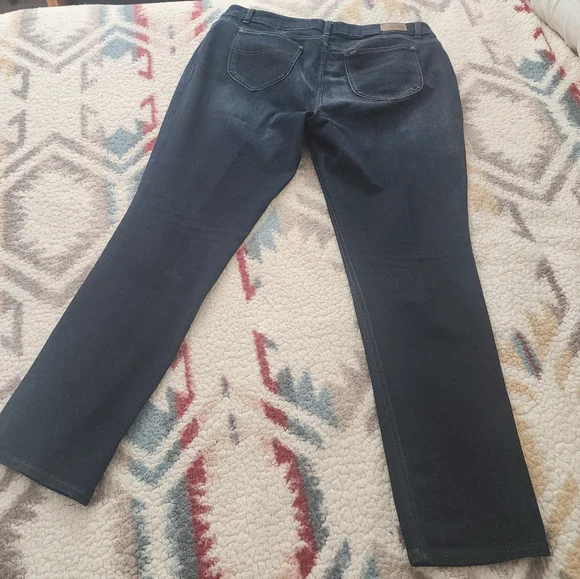 Relaxed Fit Mid Rise Straight Leg Jeans - Picture 7 of 8
